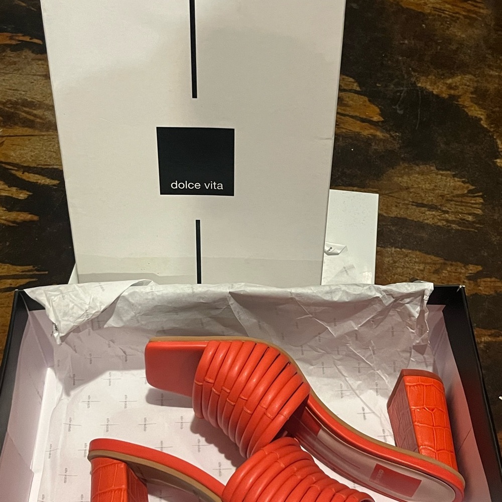 New in Box, Size 6 Dolce Vita PRIANA Sandals - Picture 6 of 10